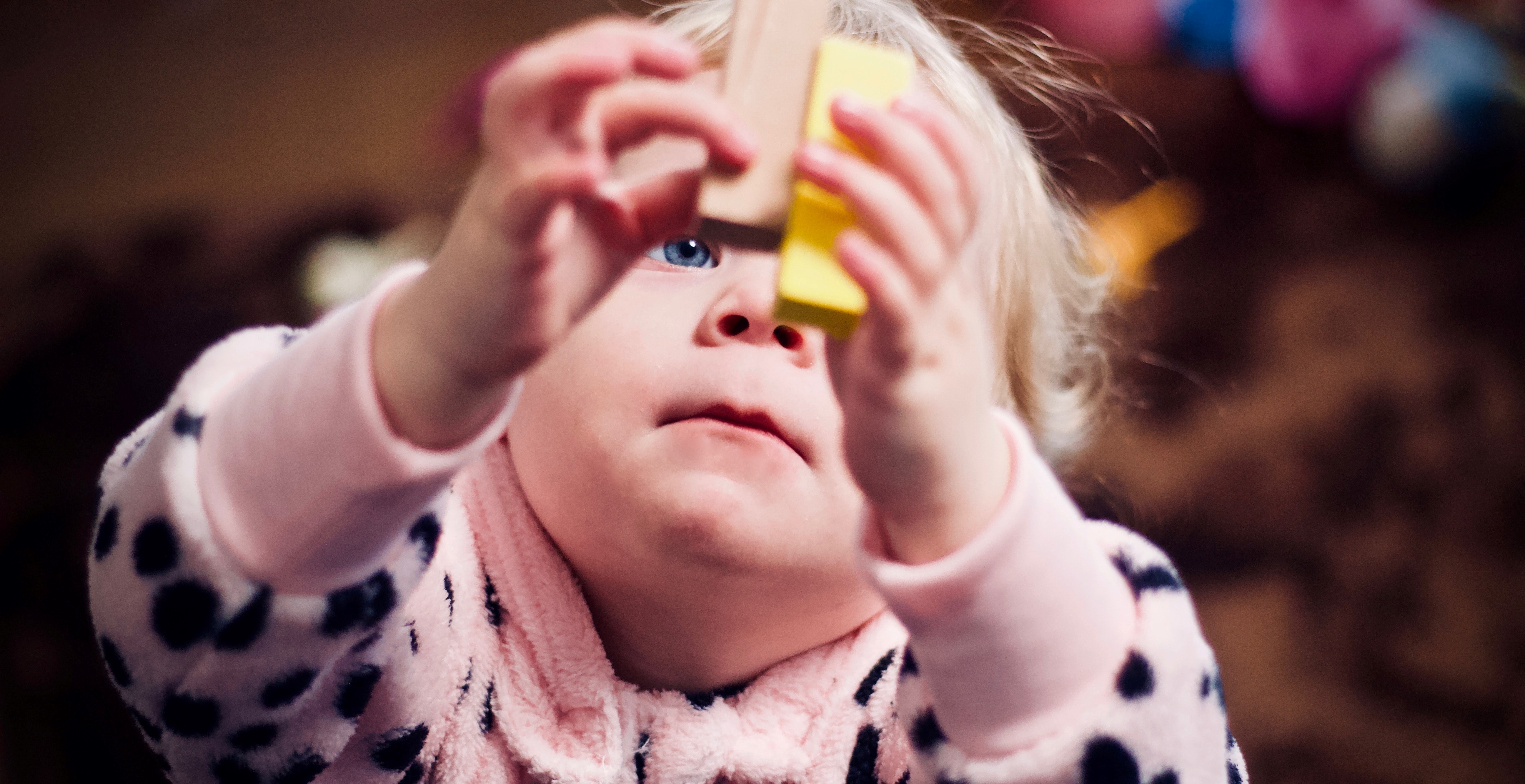 kleinkind baukloetze montessori