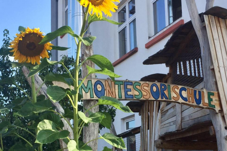 Eingang mit Sonnenblume